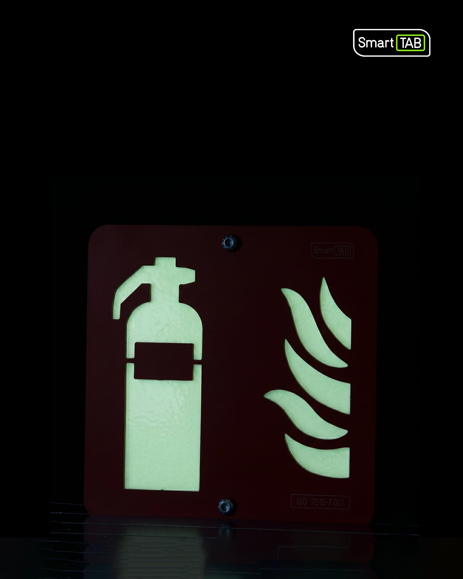 Premium safety sign “Fire Extinguisher” ISO 7010 F001 – CNC-Milled Aluminum Composite with Photoluminescent Effect