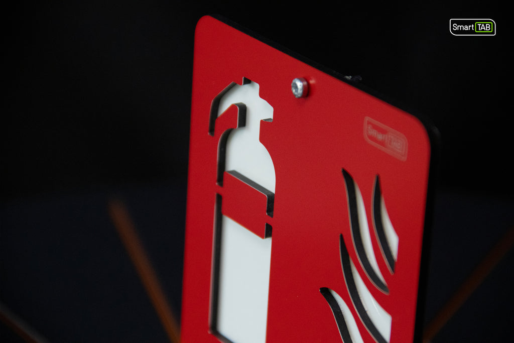 Premium safety sign “Fire Extinguisher” ISO 7010 F001 – CNC-Milled Aluminum Composite with Photoluminescent Effect
