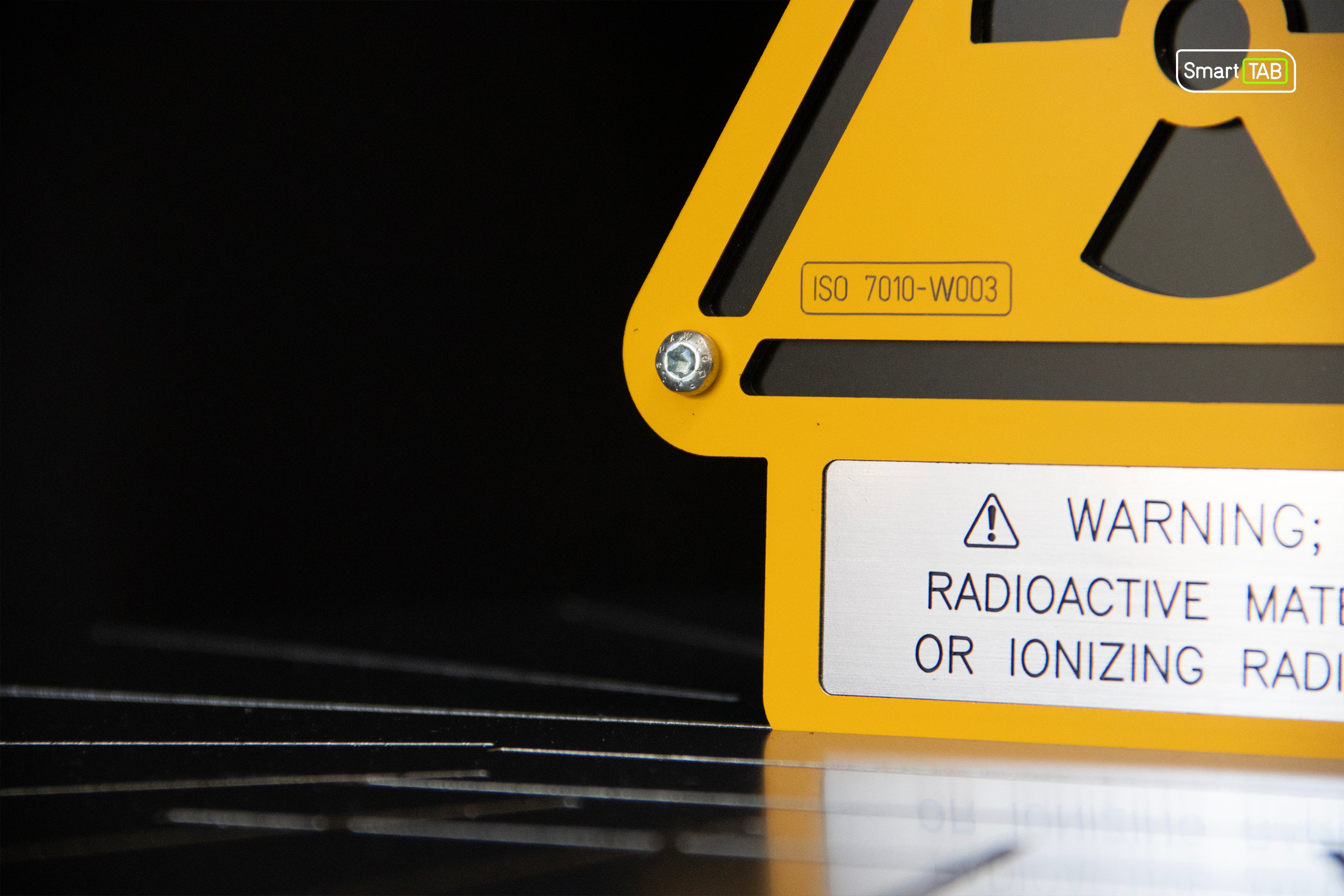 Premium safety sign “Radioactive Material” ISO 7010 W003 – CNC-Milled Aluminum Composite