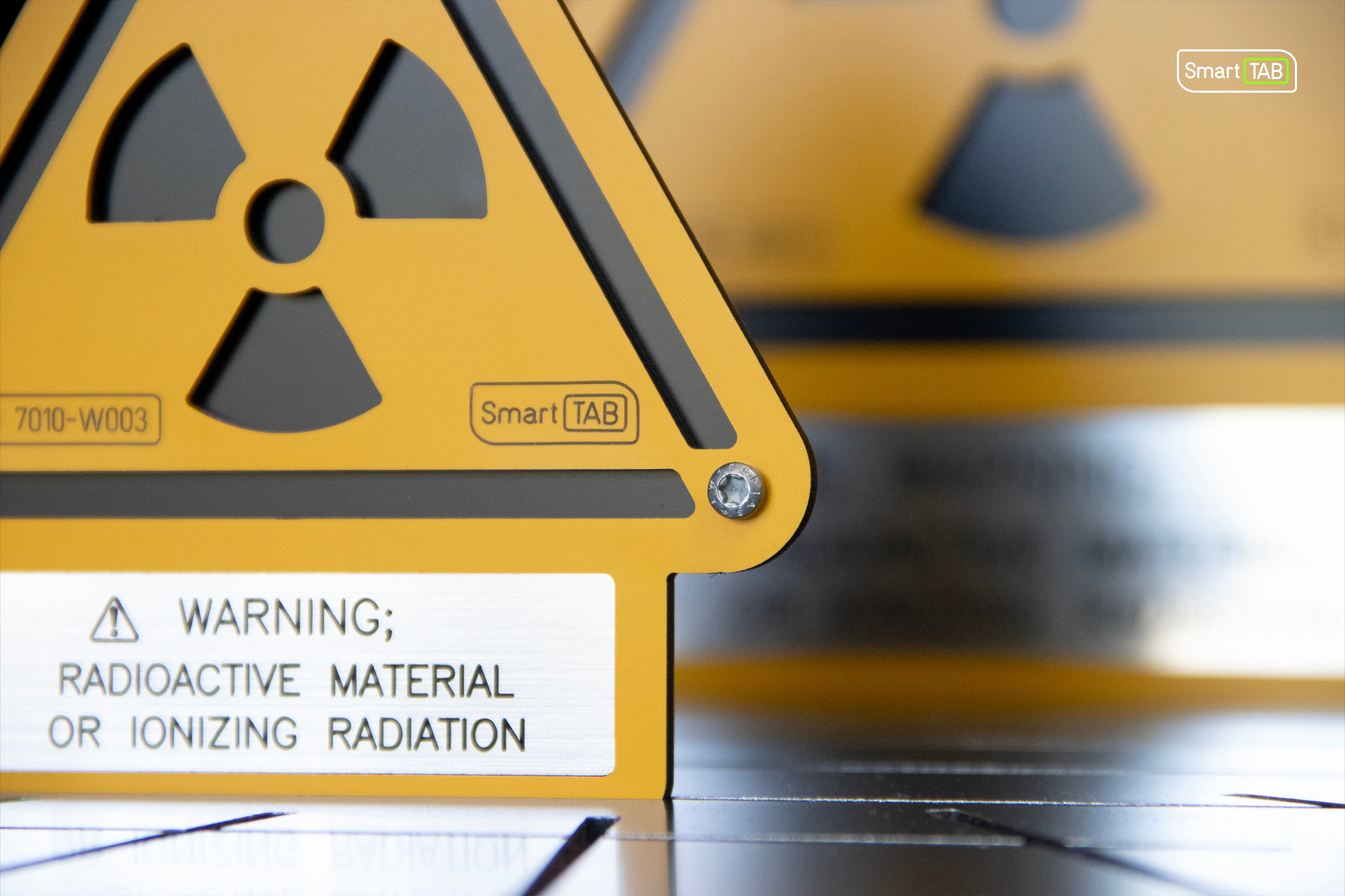Premium safety sign “Radioactive Material” ISO 7010 W003 – CNC-Milled Aluminum Composite