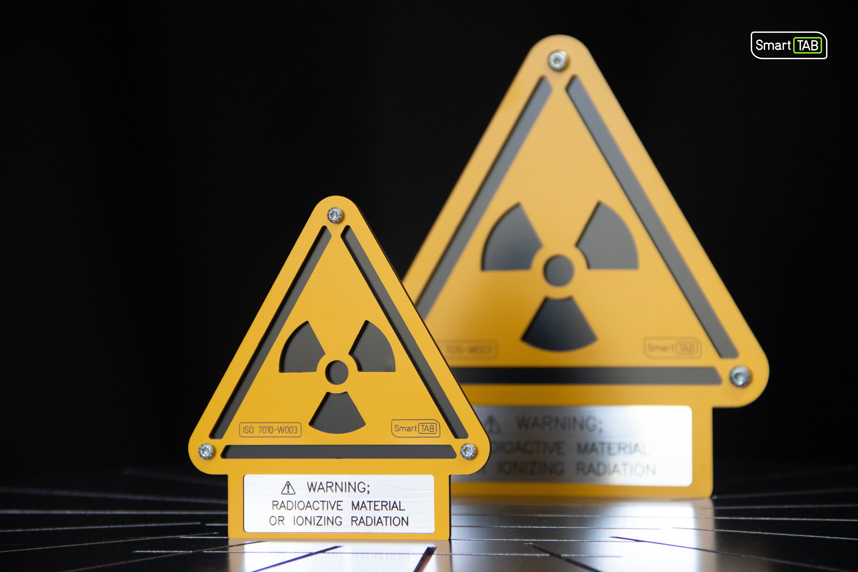 Premium safety sign “Radioactive Material” ISO 7010 W003 – CNC-Milled Aluminum Composite
