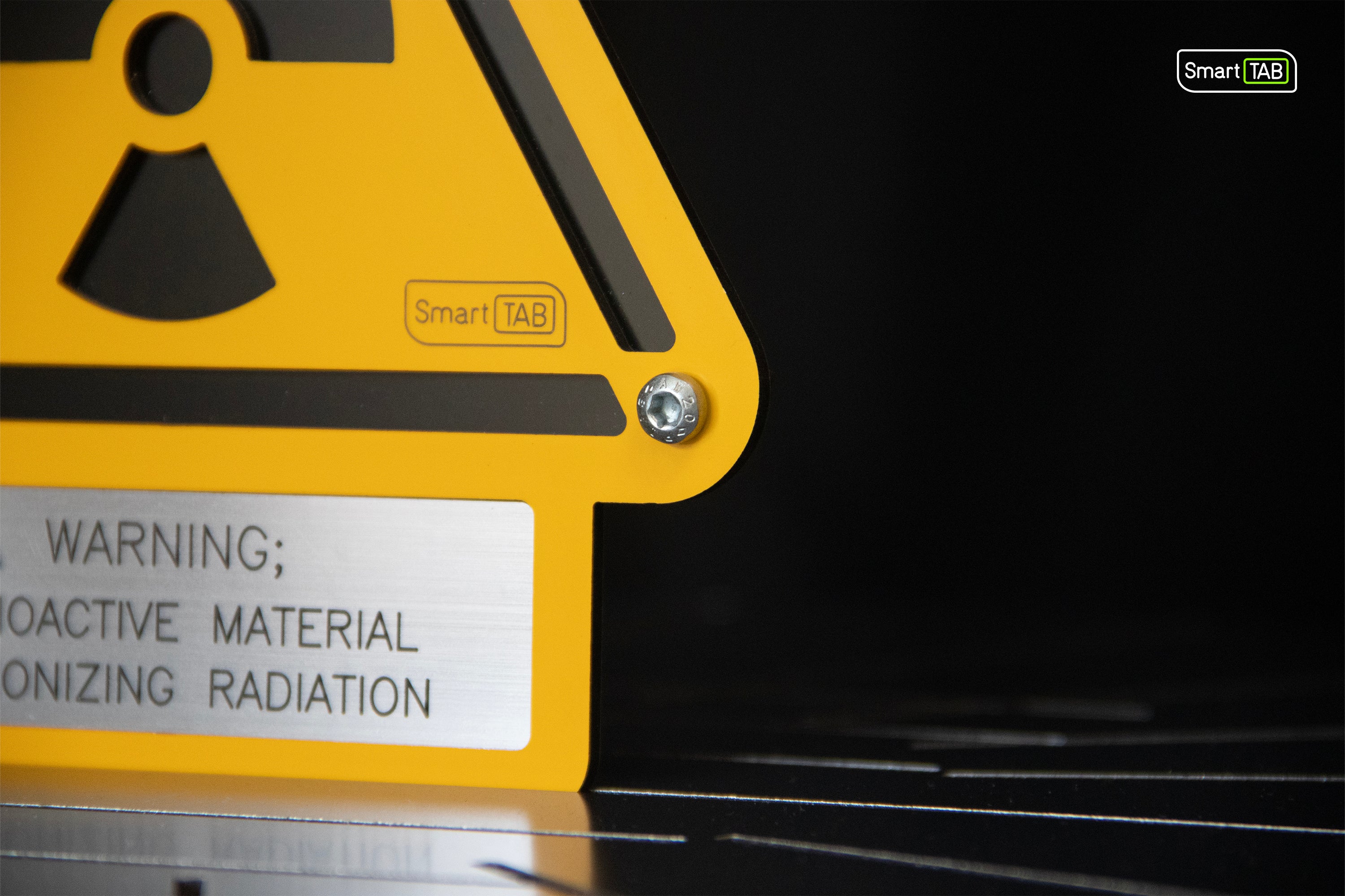 Premium safety sign “Radioactive Material” ISO 7010 W003 – CNC-Milled Aluminum Composite