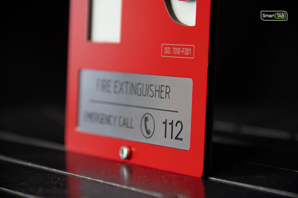 Premium safety sign “Fire Extinguisher” ISO 7010 F001 – CNC-Milled Aluminum Composite with Photoluminescent Effect