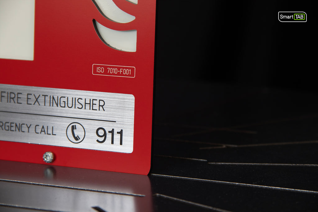 Premium safety sign “Fire Extinguisher” ISO 7010 F001 – CNC-Milled Aluminum Composite with Photoluminescent Effect