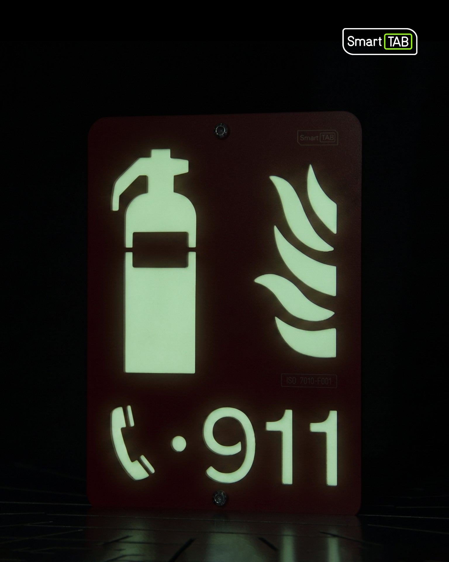 Premium safety sign “Fire Extinguisher” ISO 7010 F001 – CNC-Milled Aluminum Composite with Photoluminescent Effect
