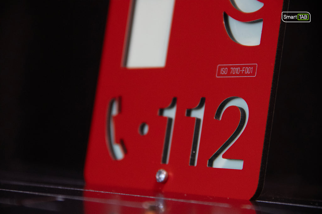 Premium safety sign “Fire Extinguisher” ISO 7010 F001 – CNC-Milled Aluminum Composite with Photoluminescent Effect