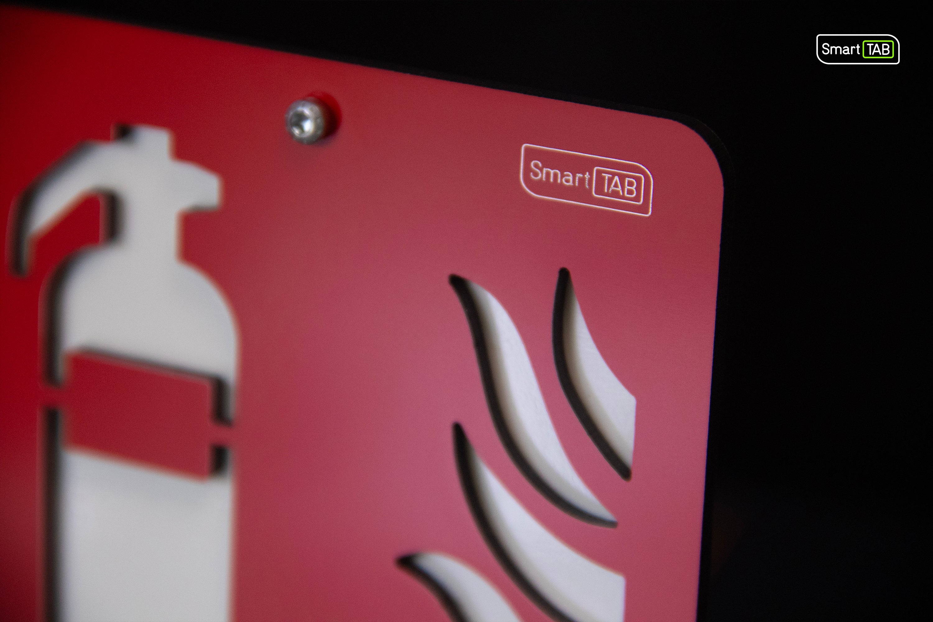Premium safety sign “Fire Extinguisher” ISO 7010 F001 – CNC-Milled Aluminum Composite with Photoluminescent Effect