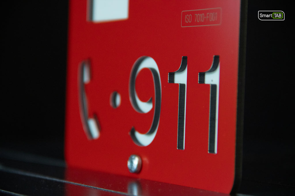 Premium safety sign “Fire Extinguisher” ISO 7010 F001 – CNC-Milled Aluminum Composite with Photoluminescent Effect