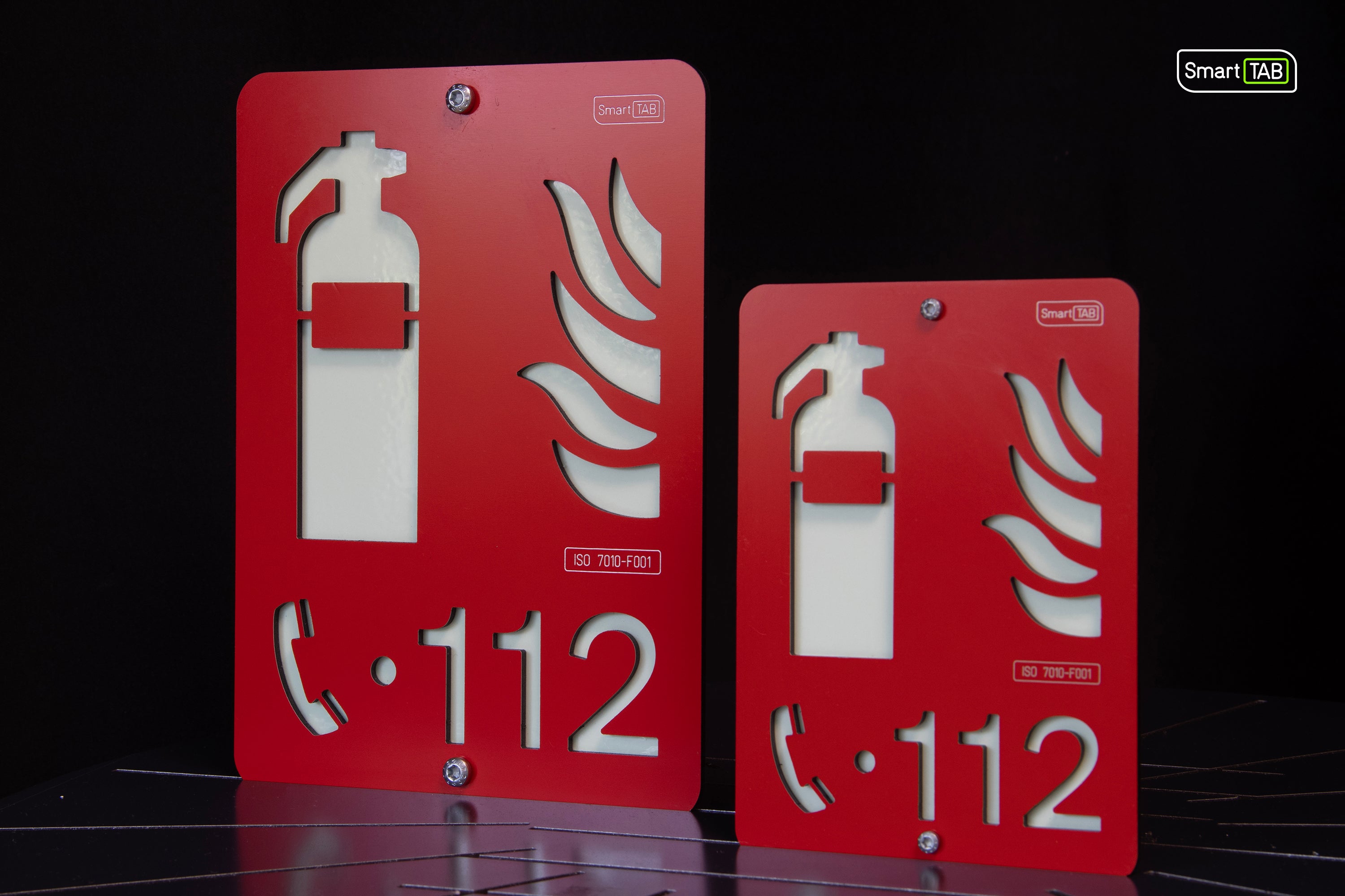 Premium safety sign “Fire Extinguisher” ISO 7010 F001 – CNC-Milled Aluminum Composite with Photoluminescent Effect