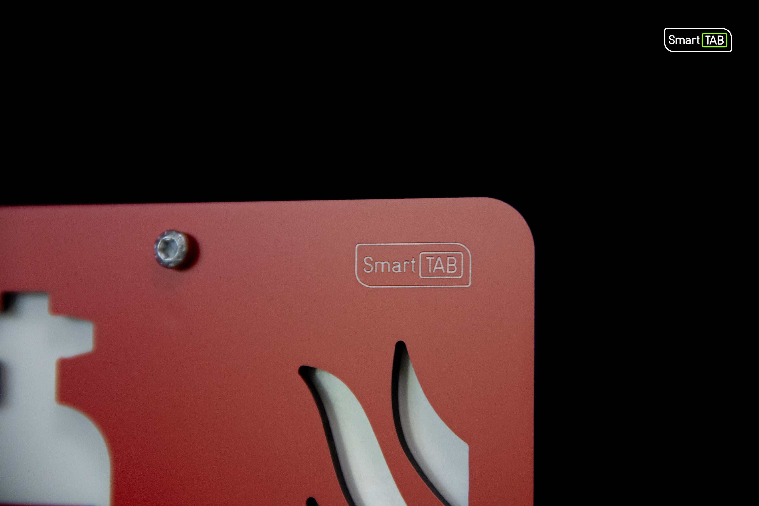 Premium safety sign “Fire Extinguisher” ISO 7010 F001 – CNC-Milled Aluminum Composite with Photoluminescent Effect