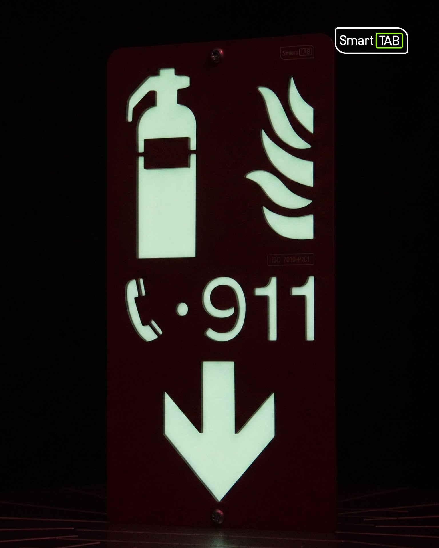 Premium safety sign “Fire Extinguisher” ISO 7010 F001 – CNC-Milled Aluminum Composite with Photoluminescent Effect