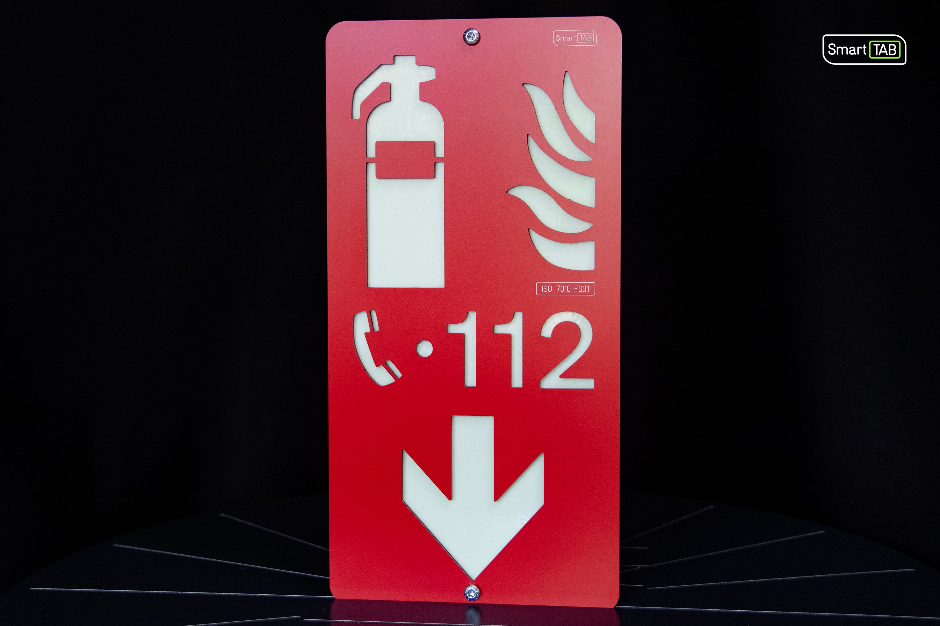 Premium safety sign “Fire Extinguisher” ISO 7010 F001 – CNC-Milled Aluminum Composite with Photoluminescent Effect