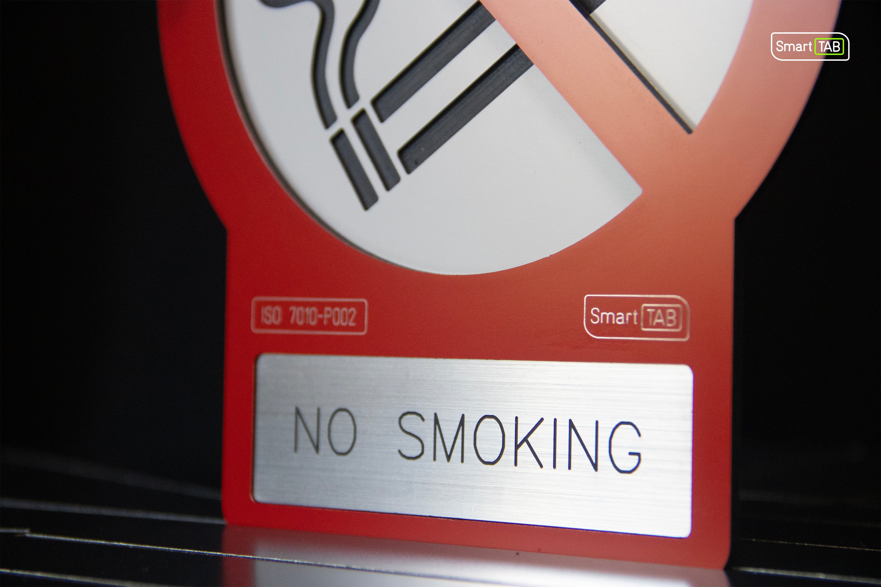 Premium safety sign “No Smoking” ISO 7010 P002 – CNC-Milled Aluminum Composite