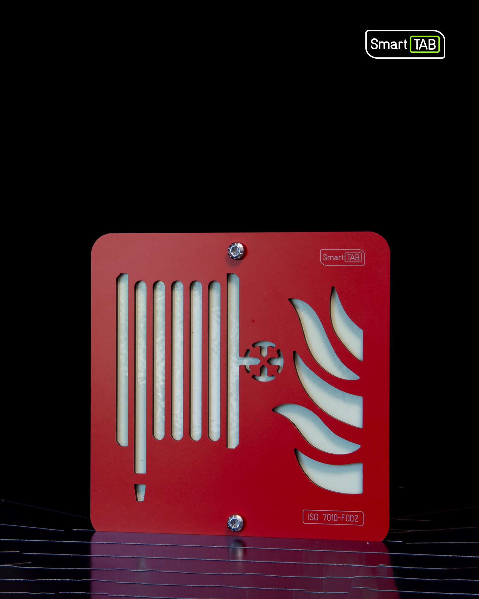 Premium safety sign “Fire Hose Reel” ISO 7010 F002 – CNC-Milled Aluminum Composite with Photoluminescent Effect