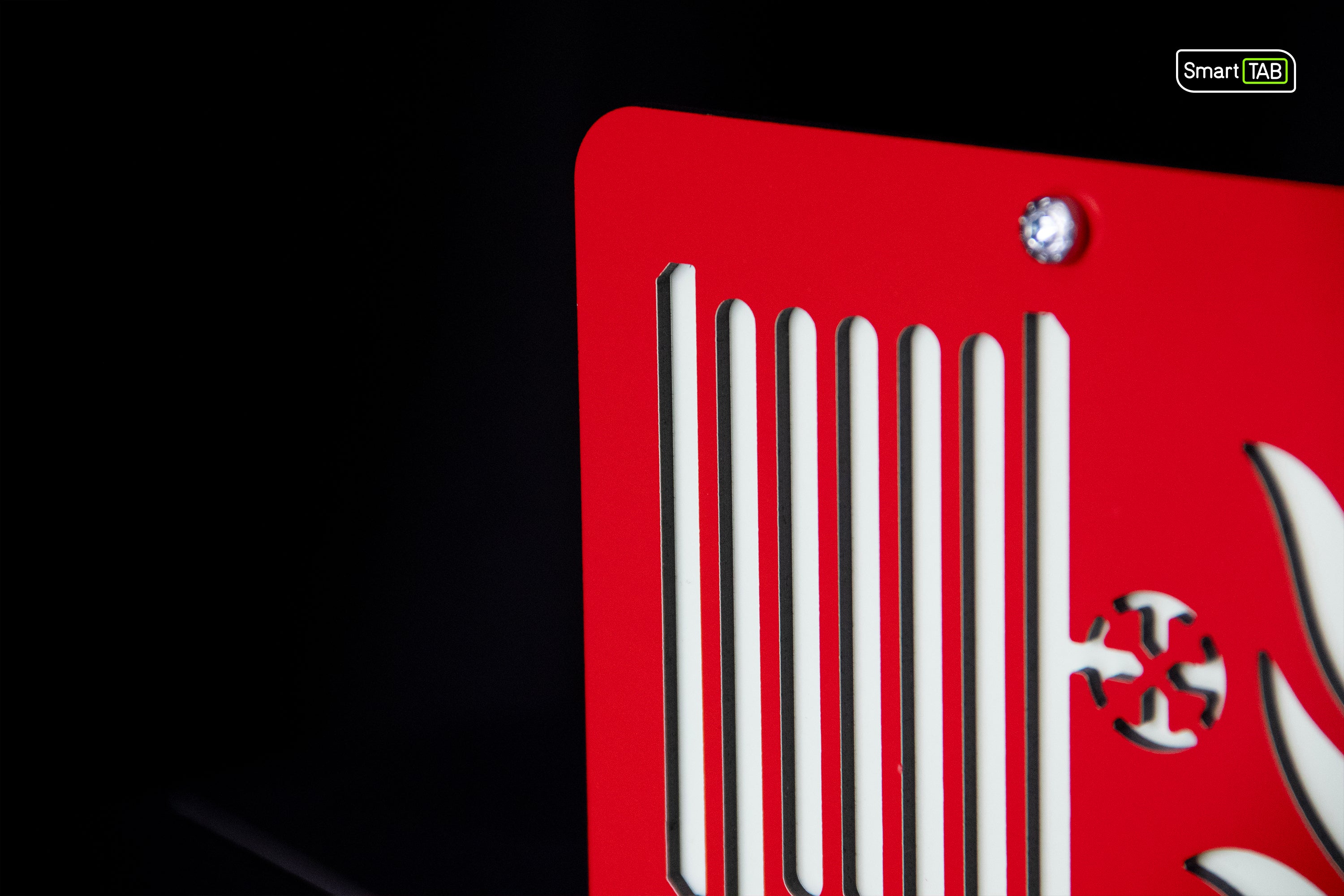 Premium safety sign “Fire Hose Reel” ISO 7010 F002 – CNC-Milled Aluminum Composite with Photoluminescent Effect