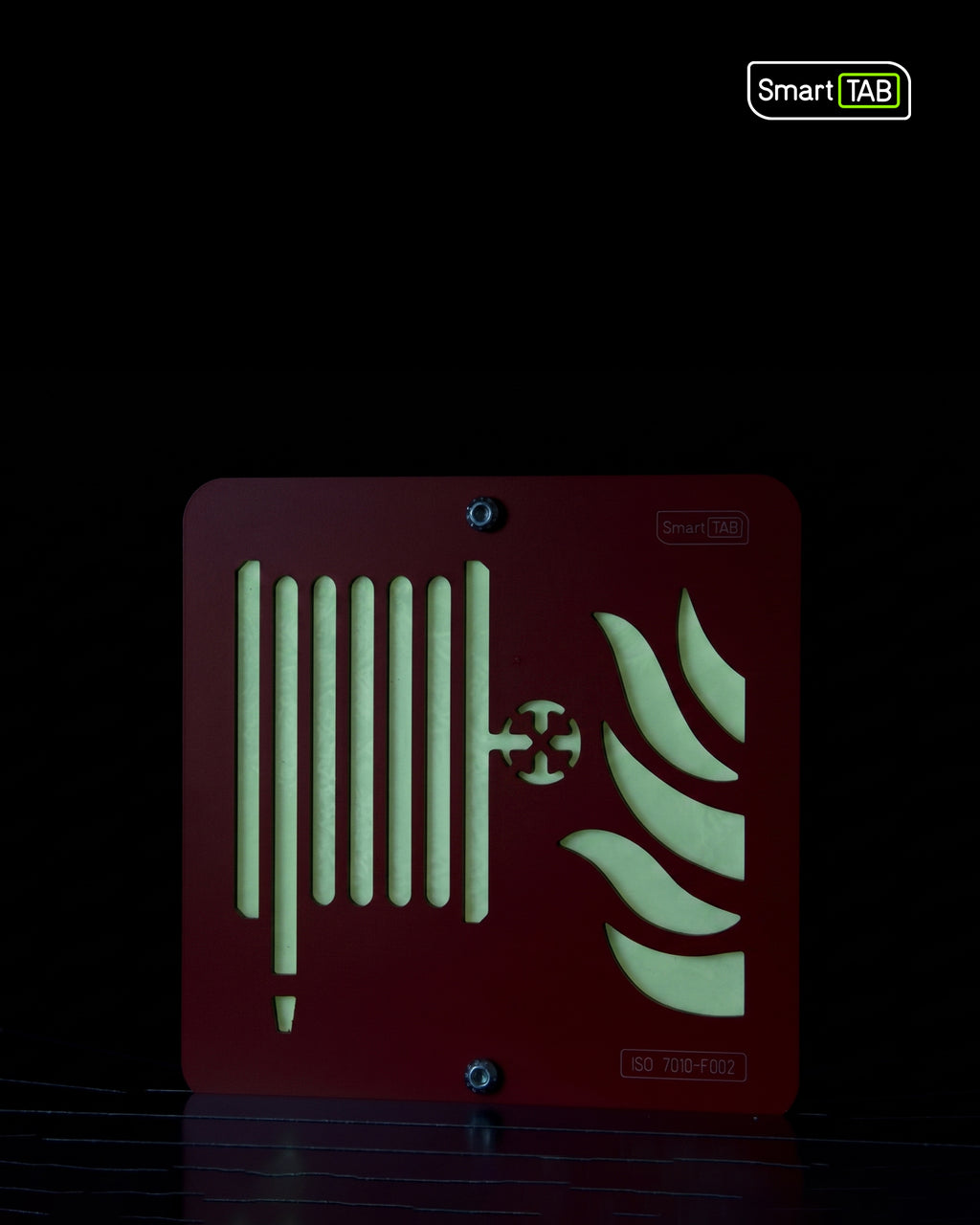 Premium safety sign “Fire Hose Reel” ISO 7010 F002 – CNC-Milled Aluminum Composite with Photoluminescent Effect