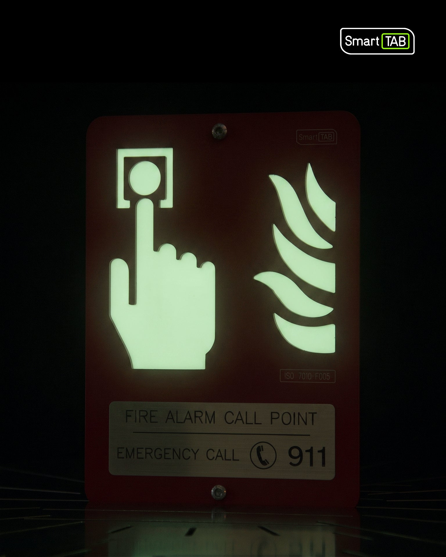 Premium safety sign “Fire Alarm Call Point” ISO 7010 F005 – CNC-Milled Aluminum Composite with Photoluminescent Effect
