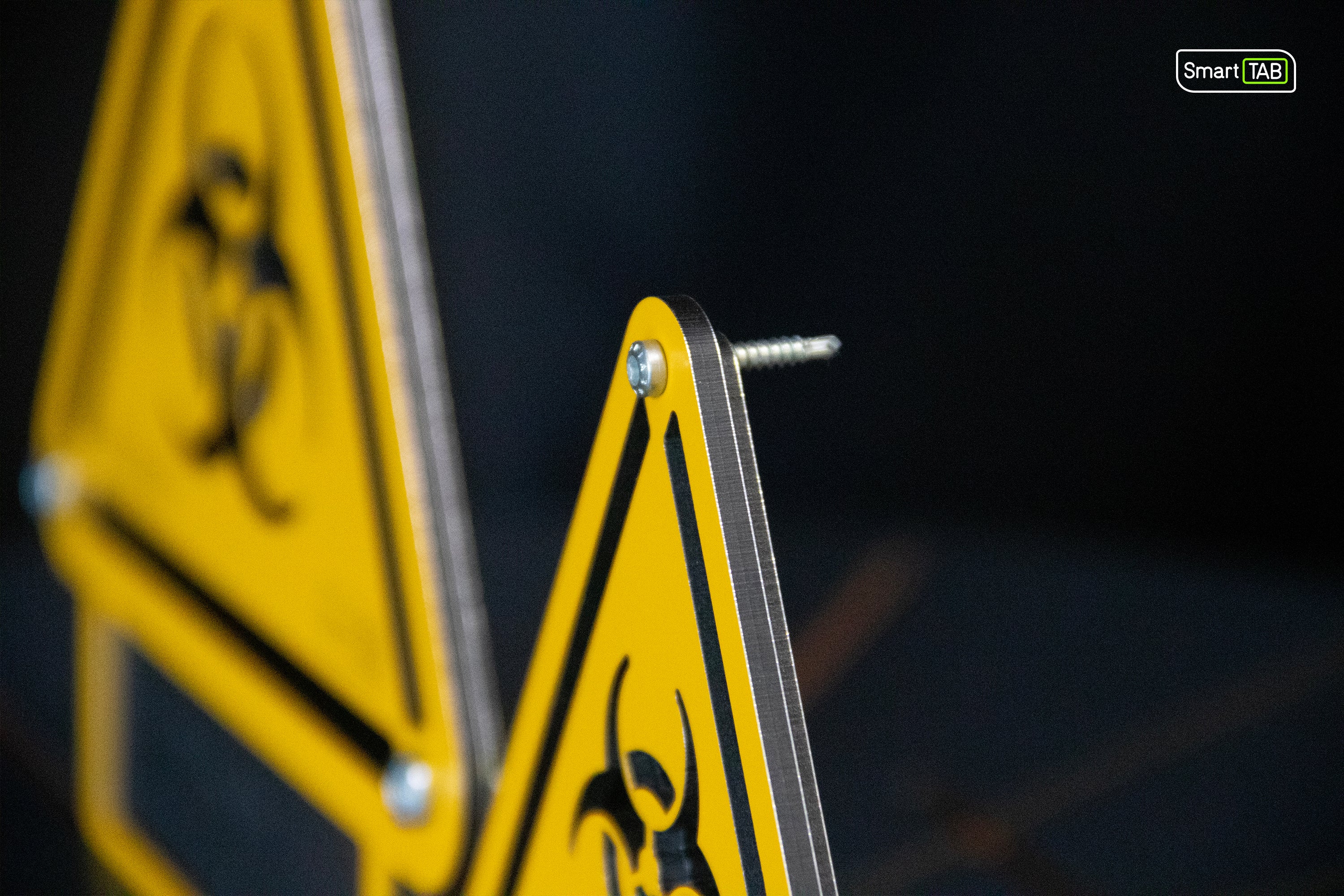 Premium safety sign “Biological Hazard” ISO 7010 W009 – CNC-Milled Aluminum Composite