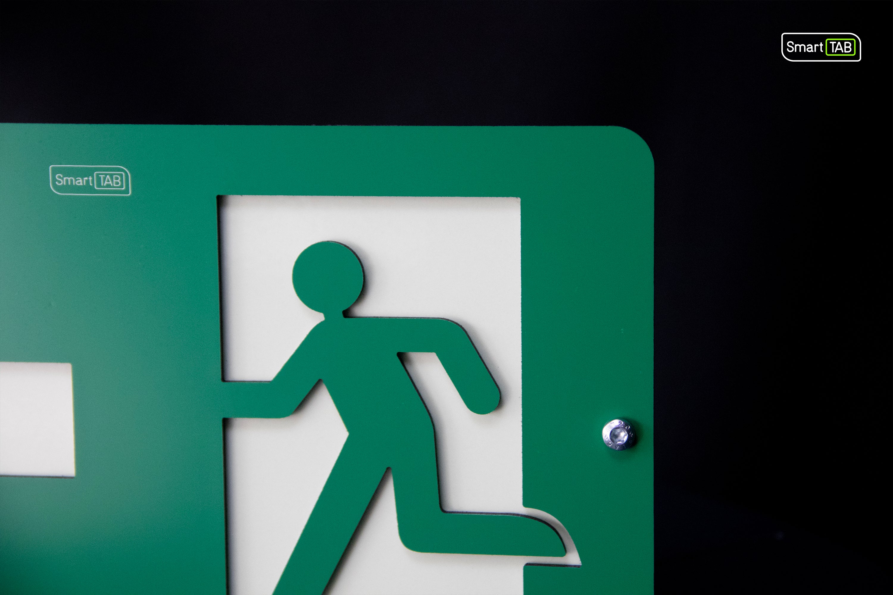 Premium safety sign “Emergency Exit” ISO 7010 E001/E002 – CNC-Milled Aluminum Composite with Photoluminescent Effect