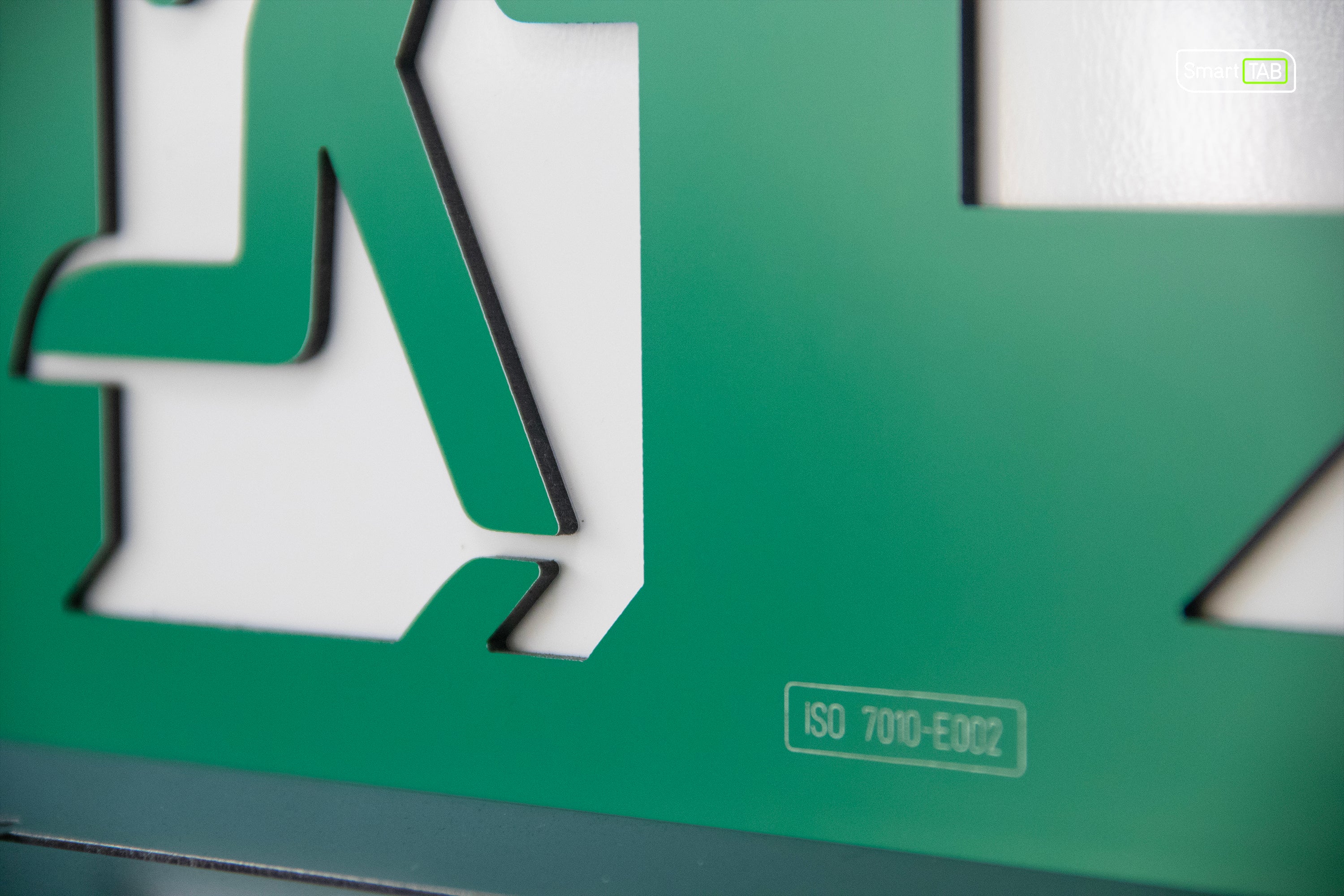 Premium safety sign “Emergency Exit” ISO 7010 E001/E002 – CNC-Milled Aluminum Composite with Photoluminescent Effect