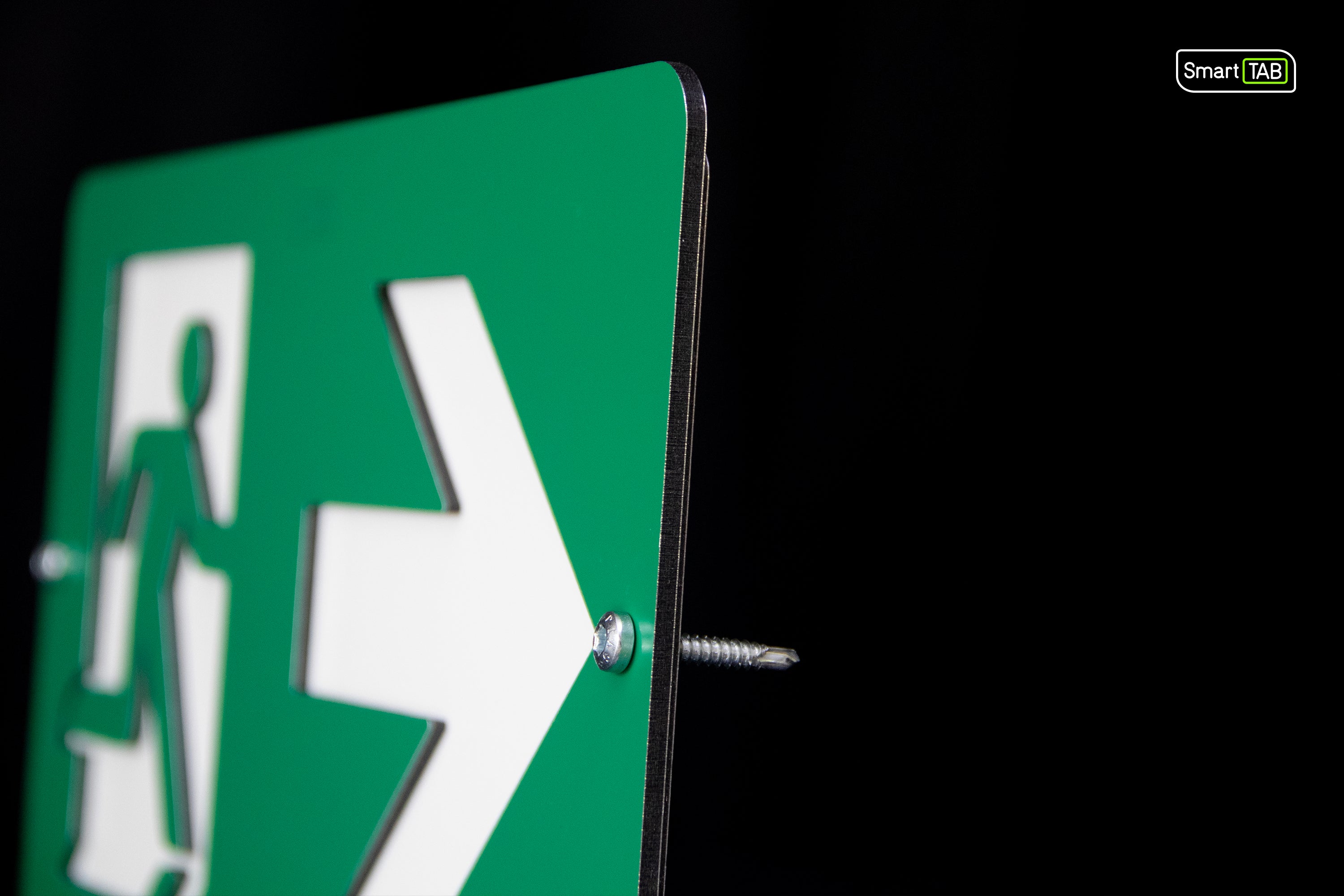 Premium safety sign “Emergency Exit” ISO 7010 E001/E002 – CNC-Milled Aluminum Composite with Photoluminescent Effect