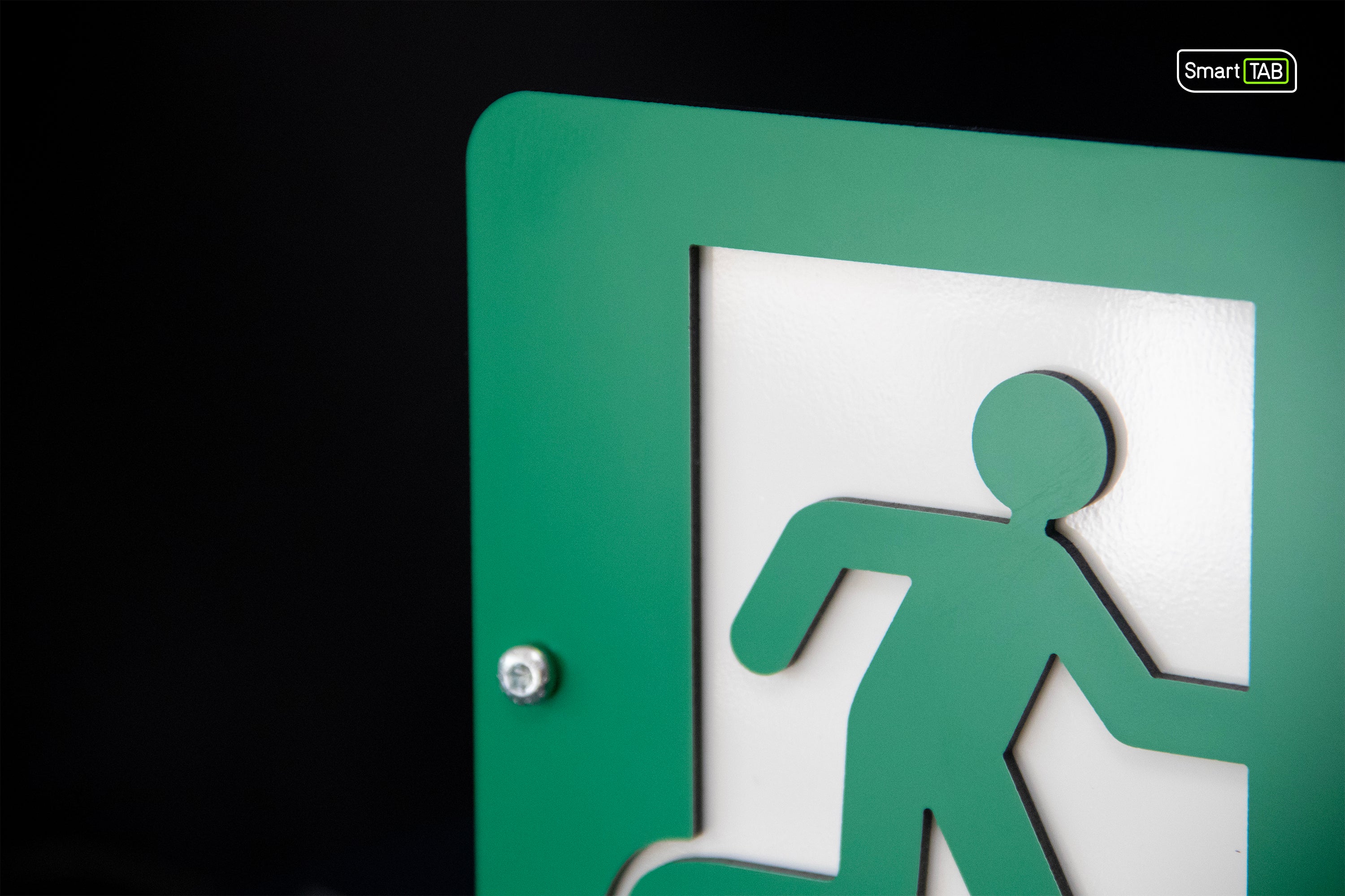 Premium safety sign “Emergency Exit” ISO 7010 E001/E002 – CNC-Milled Aluminum Composite with Photoluminescent Effect